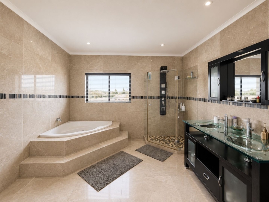 4 Bedroom Property for Sale in Flamingo Vlei Western Cape
